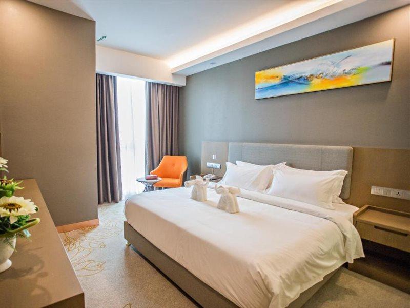 Hotel Grand Flora 3*